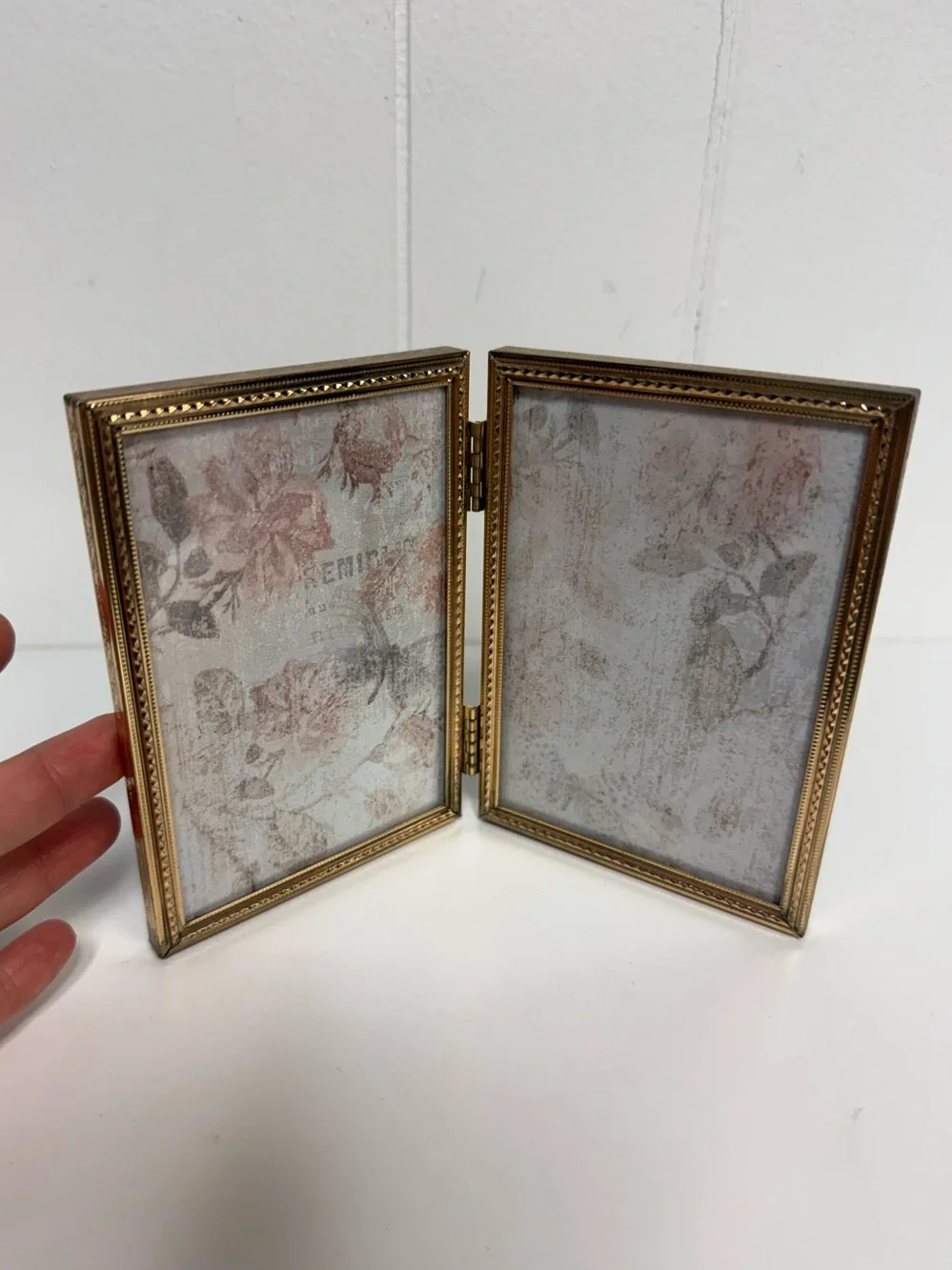Vintage Goldtone Hinged Double 3.5x5 Picture Frame | Tabletop Display